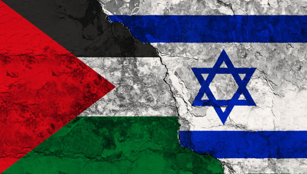 Bandeiras de Israel e Palestina em referência ao conflito.