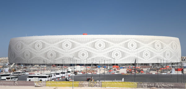 Vista de frente do estádio Al Thumama, preparado para os jogos da Copa do Catar 