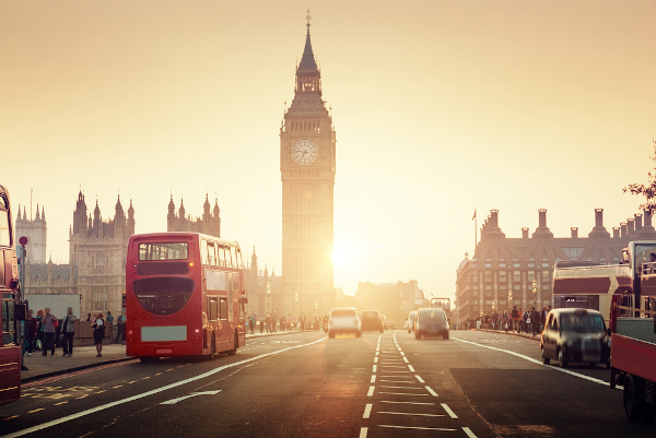 Londres é a maior cidade da Inglaterra e é o centro de uma das regiões metropolitanas mais importantes do Reino Unido.