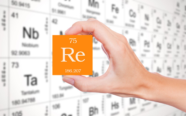 O elemento químico rênio, Re, de número atômico 75.