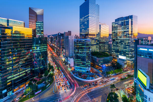 Vista de tráfego e prédios em Seul, Coreia do Sul
