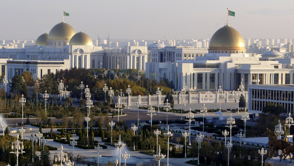 Centro de Asgabate, capital e maior cidade do Turcomenistão.