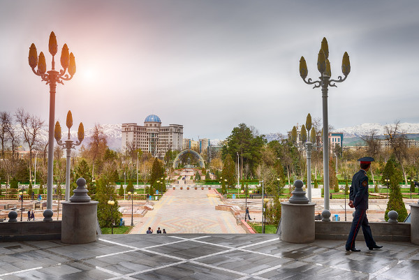  Vista da praça central de Dushanbe, capital do Tajiquistão.