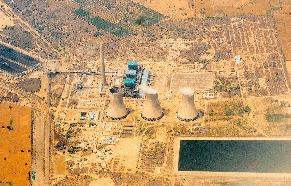 Vista aérea de usina nuclear indiana.