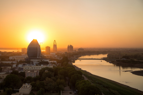 Vista de Cartum, capital do Sudão, localizada às margens do Rio Nilo.