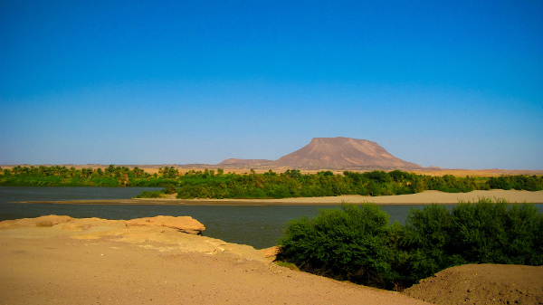 Paisagem natural composta pelo Rio Nilo, no Sudão.