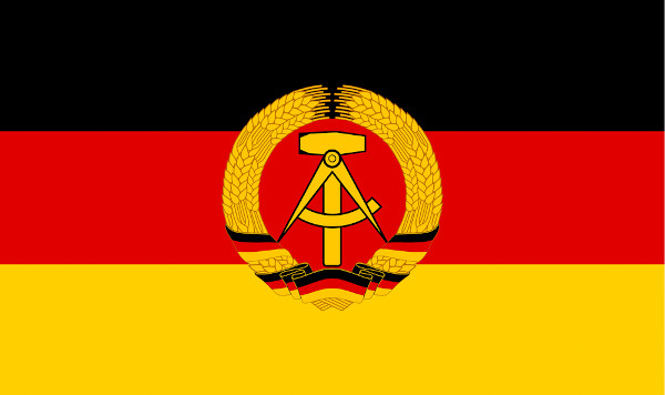Bandeira da República Democrática da Alemanha, a Alemanha Oriental no contexto da Guerra Fria.