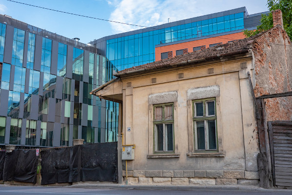 Exemplo do processo de gentrificação em Cluj, na Romênia.