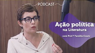 "PODCAST |  Ação Política da Literatura na Redação" escrito em fundo roxo ao lado da imagem da professora Tarsilla Couto falando ao microfone