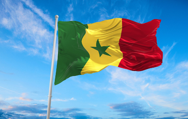 Bandeira do Senegal hasteada.