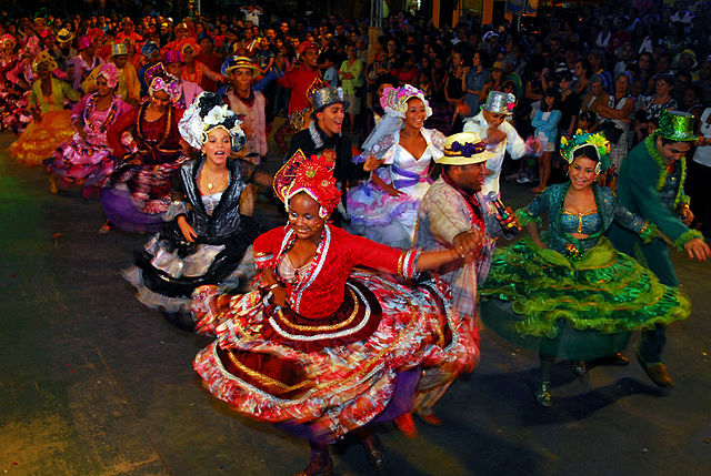 Pessoas dançando quadrilha em Sergipe.