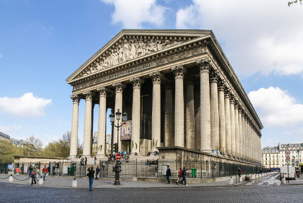  Igreja da Madalena, em Paris, na França, um exemplo da arquitetura do neoclassicismo.