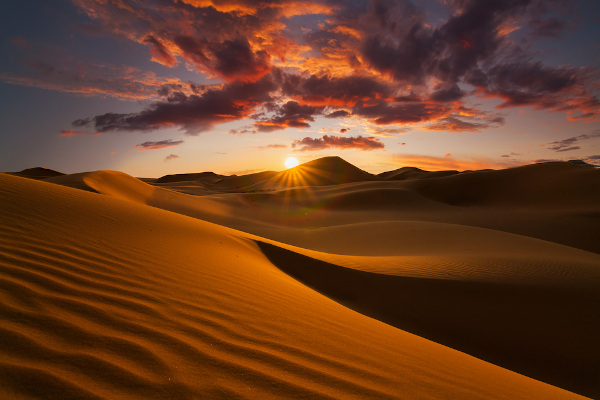 Dunas de areia no Deserto do Saara em alusão aos maiores desertos do mundo.