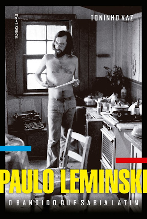 Paulo Leminski, na foto de capa do livro O bandido que sabia latim, de Toninho Vaz, publicado pela editora Tordesilhas.[1]