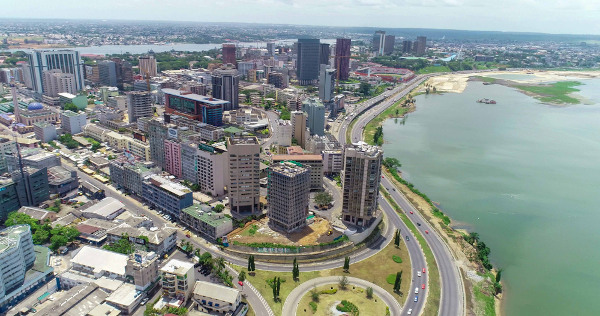  Vista superior de Abidjã, cidade mais populosa da Costa do Marfim.