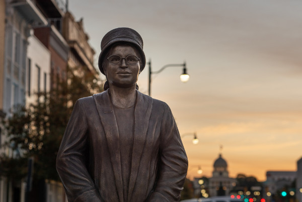 Estátua em homenagem a Rosa Parks na cidade de Montgomery