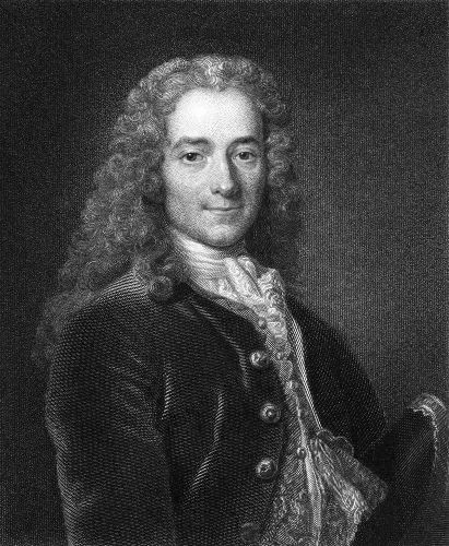 Imagem em preto e branco de Voltaire, expoente do iluminismo.
