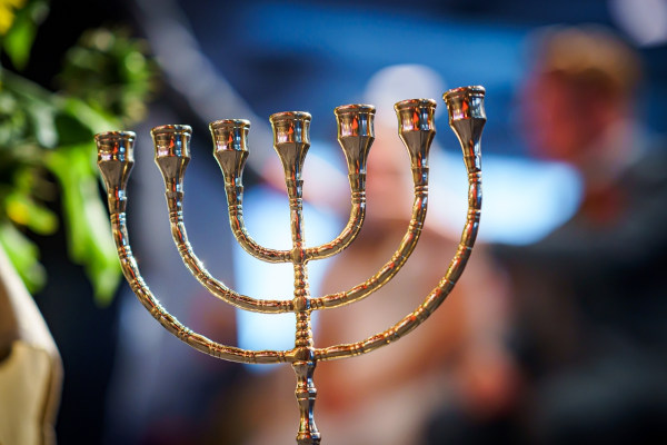 Menorá, candelabro de sete braços ou pontas, um dos principais símbolos do judaísmo.