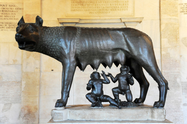 Escultura retratando o mito da fundação de Roma.