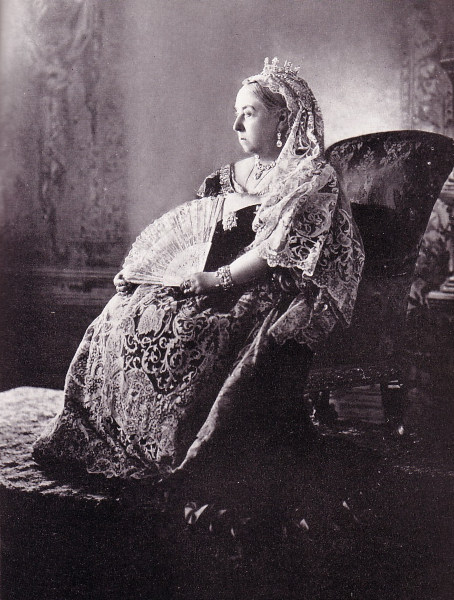 Foto oficial da rainha Vitória na celebração do jubileu de diamante. Seu reinado durou 63 anos.