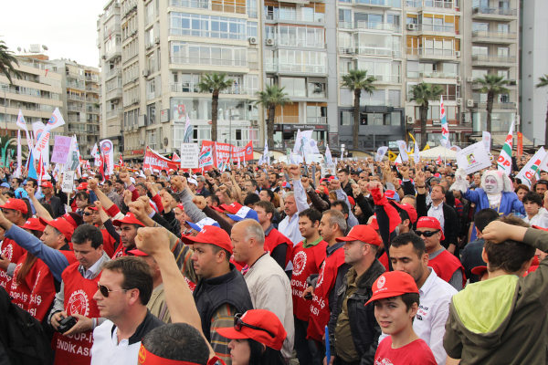 Manifestação realizada na Turquia no Dia do Trabalho ou Dia do Trabalhador, celebrado anualmente no 1º de maio.[1]