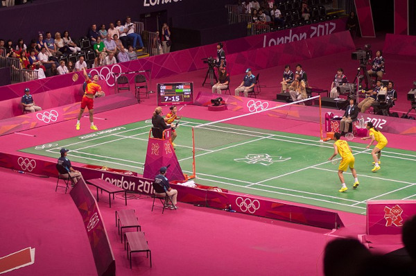 Jogo de badminton entre duplas mistas nos Jogos Olímpicos de Londres, em 2012.