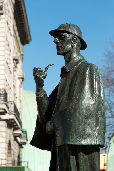 Estátua de Sherlock Holmes em Londres. O personagem de Arthur Conan Doyle fez um enorme sucesso. 