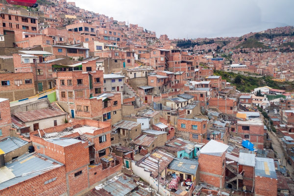 Favela na Bolívia, um reflexo dos problemas sociais da América Andina.