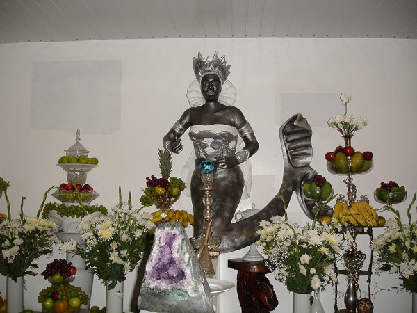 Estátua de Iemanjá, uma das orixás mais conhecidas do candomblé.
