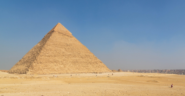 Grande Pirâmide de Gizé, uma das 7 maravilhas do mundo moderno.