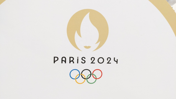 Emblema das Olimpíadas de Paris 2024 com os arcos olímpicos.