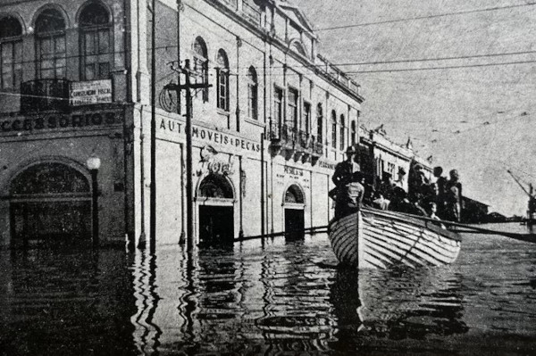 Fotografia mostrando a enchente no Rio Grande do Sul ocorrida em 1941.