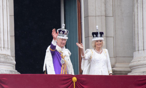 Foto da coroação de Charles III e Camilla Parker Bowles