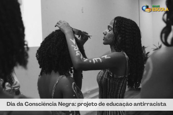 Jovens realizam pintura corporal. Foto Dia da Consciência Negra: projeto de educação antirracista.