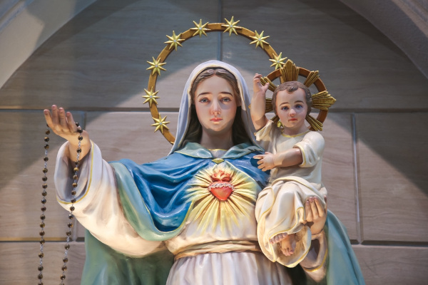 Imagem de Maria e de Jesus ainda bebê.