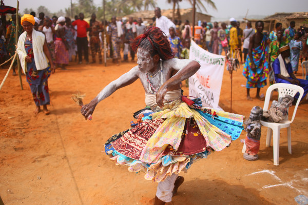 Dança de vodu, no Festival Internacional de Vodu.