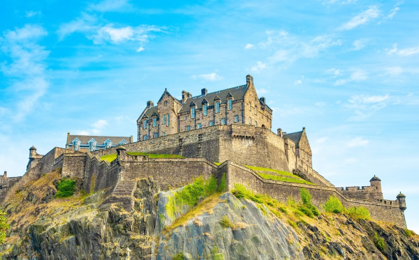 Castelo de Edimburgo, um dos principais pontos turísticos da Escócia.