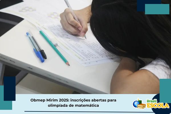 Estudante resolvendo prova