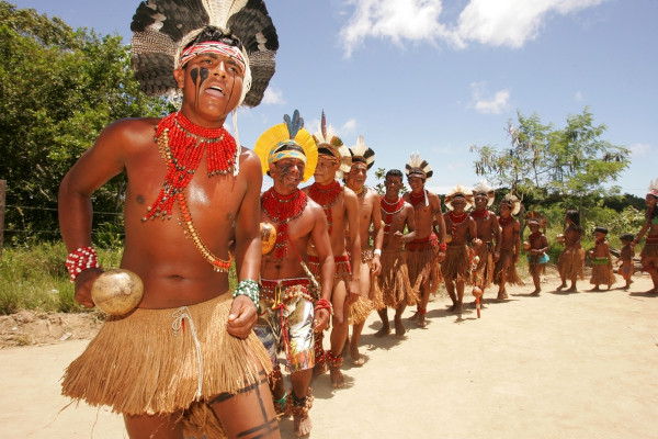 Manifestação cultural de um povo indígena, uma alusão à influência na cultura brasileira.