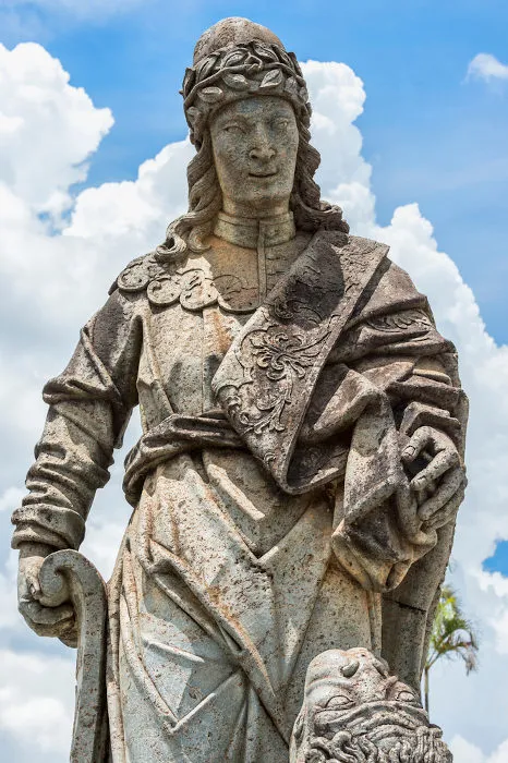 Estátua do profeta Daniel, de Aleijadinho, no Santuário do Bom Jesus de Matosinhos, em Congonhas (MG)