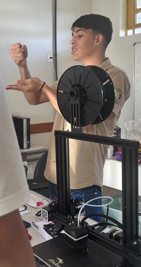 Projeto de impressora 3D e socioeducação.