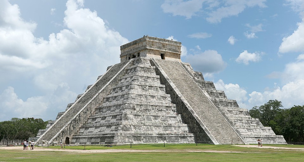 Pirâmide construída pelos maias, um dos primeiros povos da América.