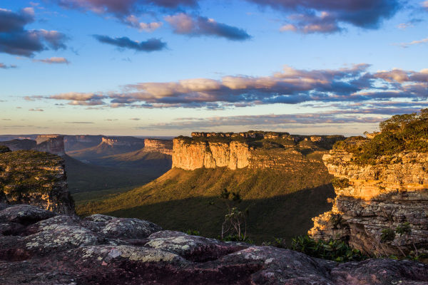 Chapada Diamantina, uma das feições de relevo da Serra do Espinhaço, parcialmente localizada na região Nordeste do Brasil.