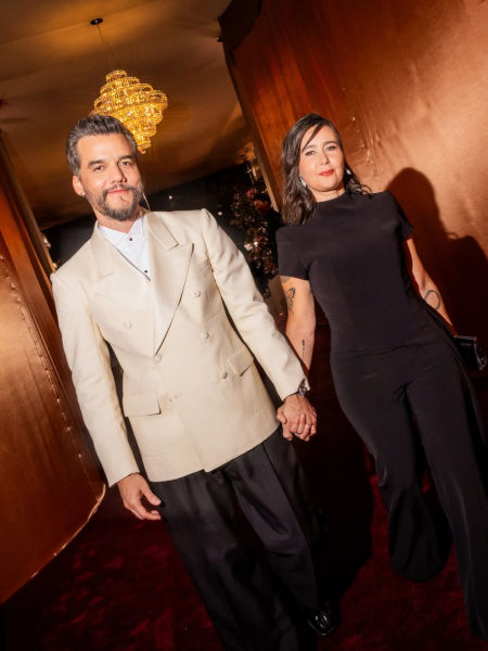 Wagner Moura e Sandra Delgado no Globo de Ouro 2026.