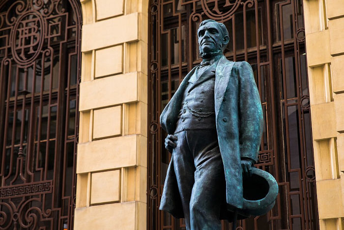 Monumento em homenagem ao Visconde de Mauá, no Rio de Janeiro, que teve vários títulos de nobreza.