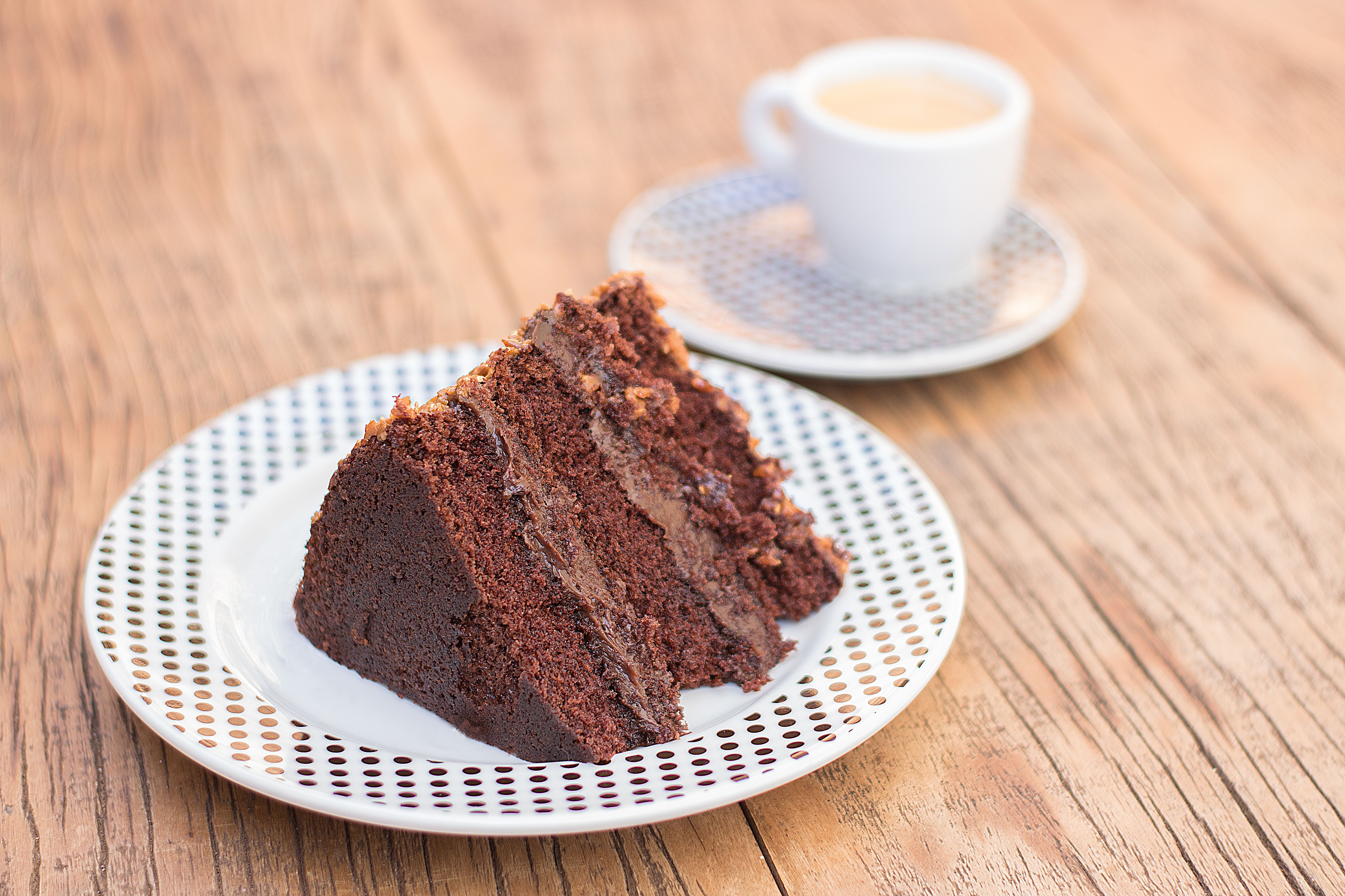 Bolo de chocolate, uma das receitas que s&atilde;o f&aacute;ceis de fazer para o Dia das Crian&ccedil;as.