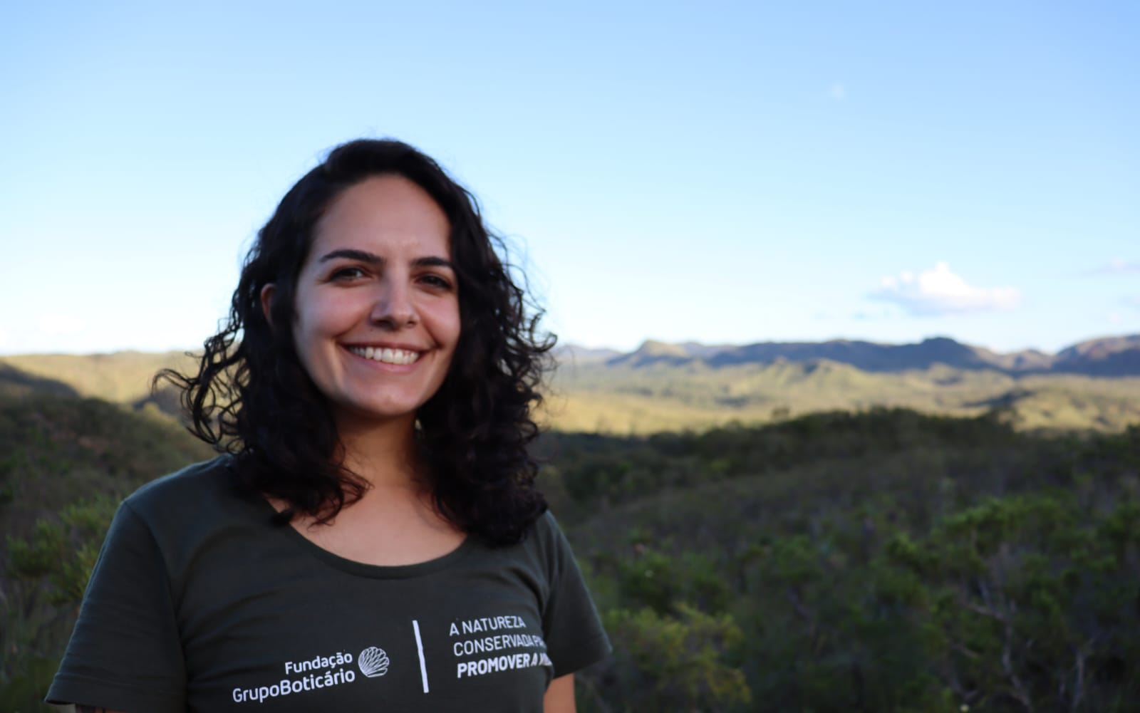 Mariana Vasquez está em região de mata no Cerrado