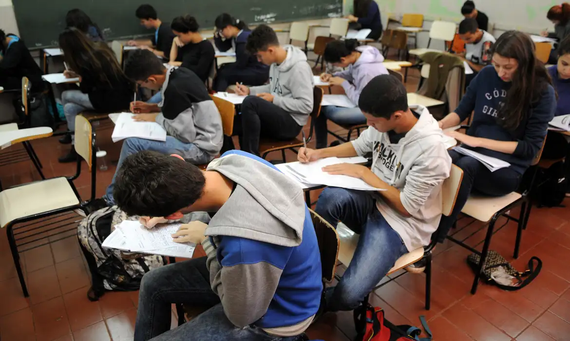 Estudantes em sala de aula