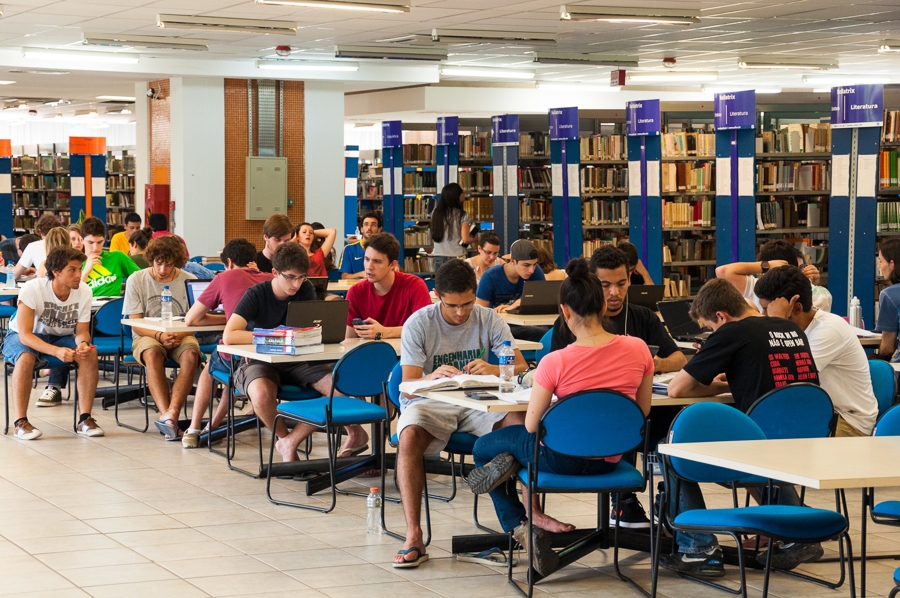 Estudantes na UFSC