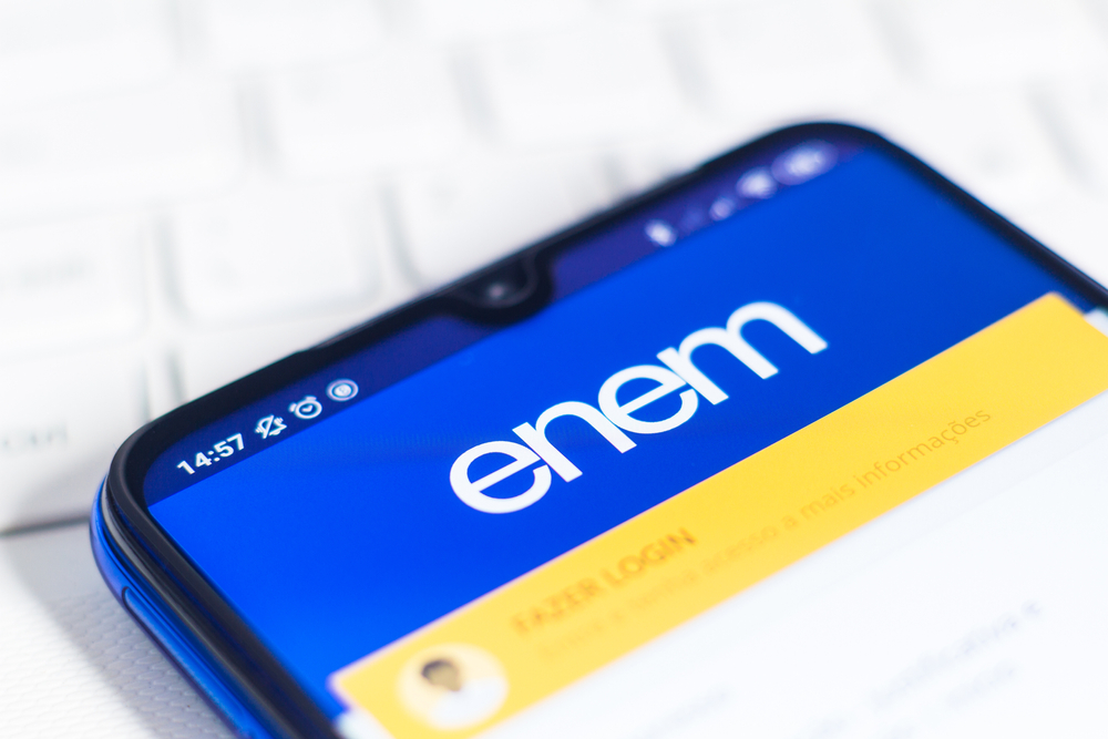 Celular mostra logomarca Enem